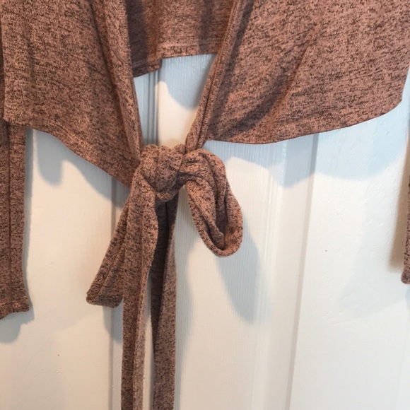 Tie up long sleeve shirt - Picture 3 of 4